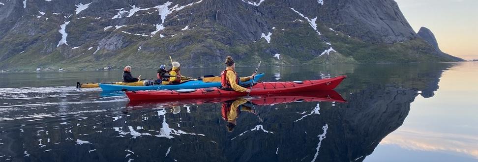 Reine adventure - kayak in Reinefjorden